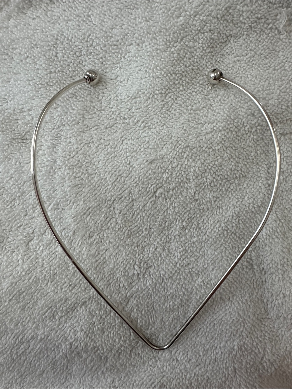 Minimalist Silver Open Choker Necklace - Elegant V-Shaped Design